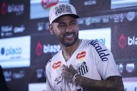 Neymar celebra volta aos treinos no Santos: ‘Estou me sentindo bem’
