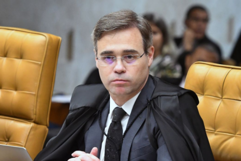 Mendonça pede vista e julgamento contra Eduardo Bolsonaro é suspenso no STF