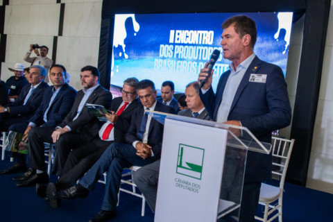 Dirigente da CNA critica ‘importação agressiva’ de leite em pó e desabafa: ‘Não temos mais prazo de sobrevivência’