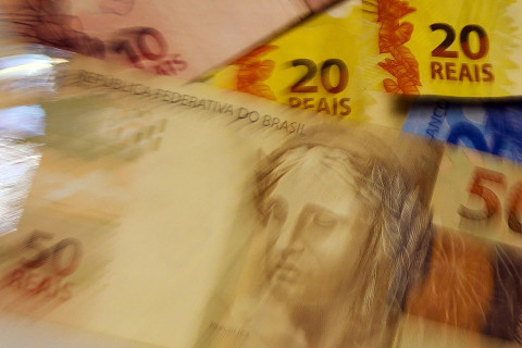 Gastos dos Estados disparam após fim do congelamento de salários de servidores na pandemia