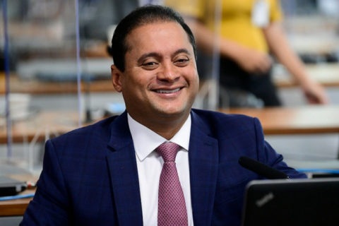 PF mira senador Weverton Rocha e prende número 2 da Previdência em operação contra fraudes no INSS