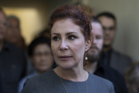 Carla Zambelli está debilitada, chora muito e não tem dinheiro nem para comprar um shampoo