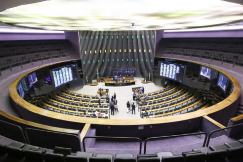 Entenda projeto que regula redes sociais para crianças e adolescentes