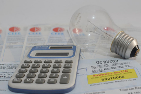 Aneel mantém bandeira verde pelo 19º mês consecutivo, e conta de luz segue sem cobrança extra em novembro