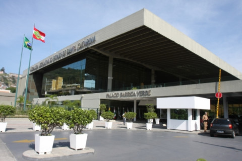 Assembleia de SC aprova fim de cotas raciais