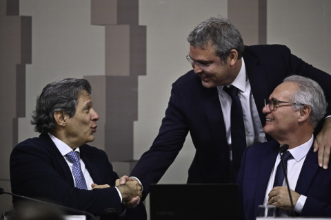 Haddad e Renan Calheiros almoçam nesta terça-feira para debater Isenção do Imposto de Renda