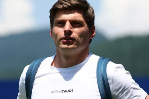 F1: Mercedes encaminha acerto com Verstappen para 2026, diz Sky Itália