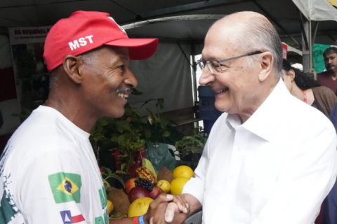 Caixa estuda como atender presencialmente vítimas de descontos irregulares do INSS, diz Alckmin