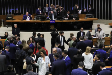Câmara dos Deputados aumenta penas para crimes como extorsão e escudo humano