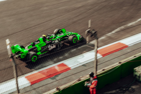 Gabriel Bortoleto testa carro da Sauber em Ímola e se prepara para estreia na Fórmula 1