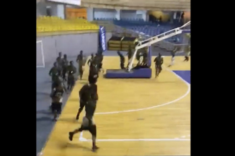 Universidade reintegra alunos acusados de masturbação coletiva após decisão da Justiça