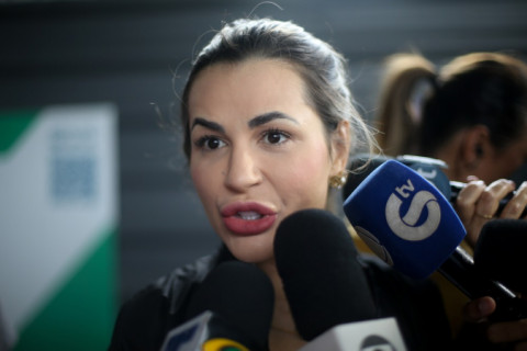 Deolane diz que foi presa por exercício da profissão; veja audiência de custódia