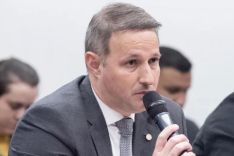 AGU notifica secretário de Segurança de SP por publicar fotos de tabletes de maconha com adesivos de Lula