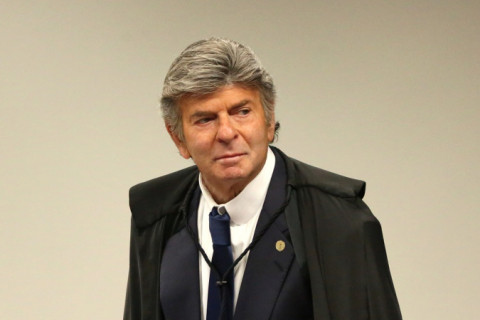 Fux vota para absolver Bolsonaro de todos os crimes