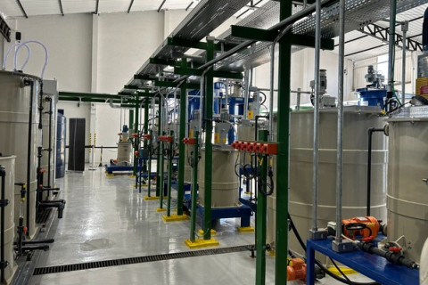 Mineradora inaugura centro de pesquisa e processamento de terras raras em MG
