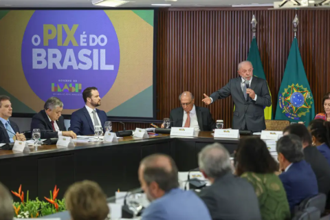 Brasil buscará novos parceiros comerciais para reduzir impactos no comércio exterior, diz Lula