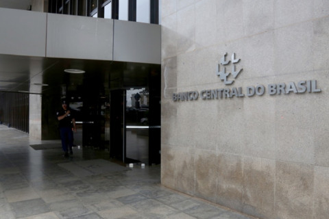Dívida externa bruta é estimada em US$ 396,499 bilhões em fevereiro, revela BC