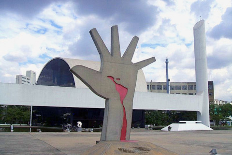 Oposição pede explicações sobre possível privatização do memorial da América Latina