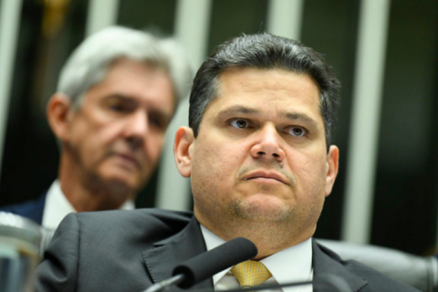 Alcolumbre diz que Senado debaterá fim da 6×1 ‘sem pressa’