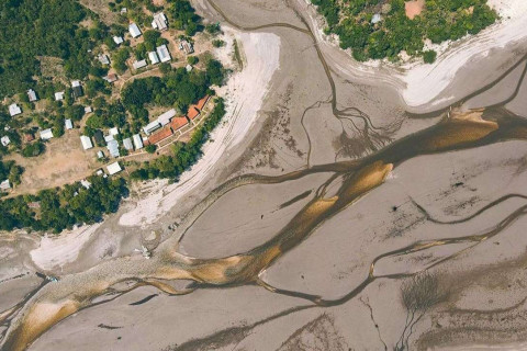 Seca no Amazonas faz Rio Negro atingir menor nível em mais de cem anos