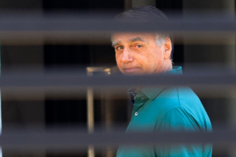 Moraes nega pedido da defesa e mantém prisão domiciliar de Bolsonaro