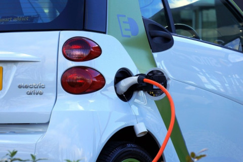 Governo eleva imposto de importação para carros elétricos e híbridos
