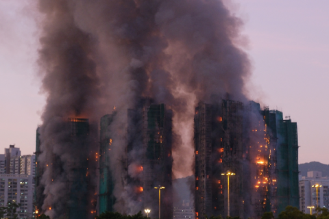 Treze são detidos por incêndio que deixou mais de 150 mortos em Hong Kong