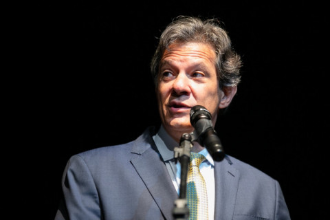 Haddad diz que o Brasil precisa ter prudência ao tomar qualquer medida de reação às tarifas de Trump