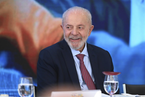 Presidente Lula vai passar por complementação da cirurgia na cabeça nesta quinta, diz boletim médico