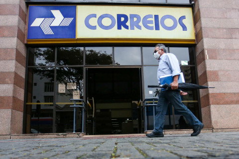 Quatro Estados votam greve por tempo indeterminado antes da Black Friday; Correios arma plano de emergência