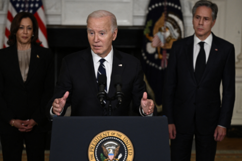 Biden reafirma apoio dos EUA a Israel e classifica ataque do Hamas como terrorismo: ‘Não há desculpa’