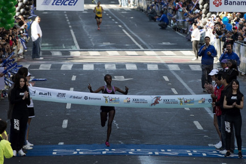 Campeã da maratona de Estocolmo sofre colapso durante treino e morre aos 30 anos