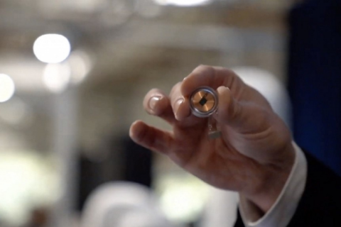 Empresa de Musk abre inscrições para testar chips cerebrais em humanos