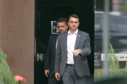 Flávio conversa com Moraes sobre prisão domiciliar de Bolsonaro: ‘Ficou de avaliar’