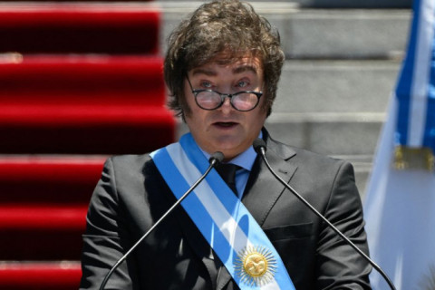 Governo argentino amplia proibição de linguagem neutra