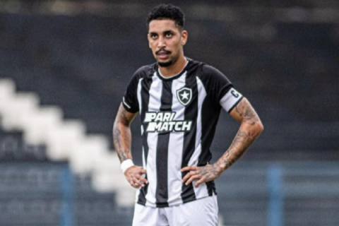 Botafogo afasta jogador após ex-namorada acusá-lo de agressão