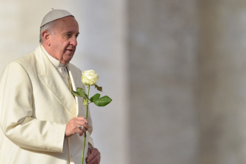 Papa Francisco continua em estado ‘crítico’, anuncia Vaticano