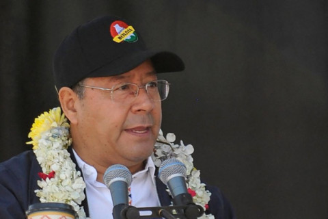 Como Luis Arce reflete a trajetória da Bolívia do sucesso ao fracasso