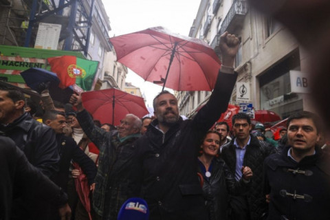 Eleições em Portugal têm apuração acirrada entre coalizão de centro-direita e Partido Socialista