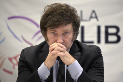 Milei estende sessões extraordinárias no Congresso argentino