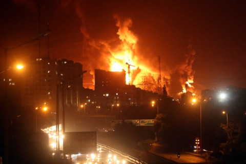 No sexto dia de conflito, Israel bombardeia centros de produção de urânio no Irã