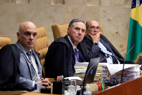 Defesa de Bolsonaro pede a Barroso impedimento de Moraes e anulação de atos em investigação sobre golpe