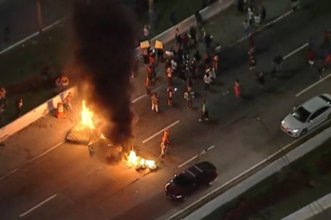 Protesto contra reintegração de posse na Marginal Pinheiros afeta circulação de trens em São Paulo