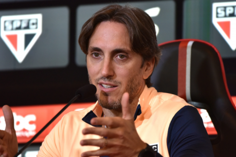 Zubeldía é apresentado no São Paulo e diz que seus objetivos no clube ‘são os mais altos’