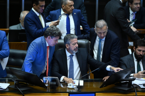 Câmara aprova texto-base do projeto do pacote de corte de gastos