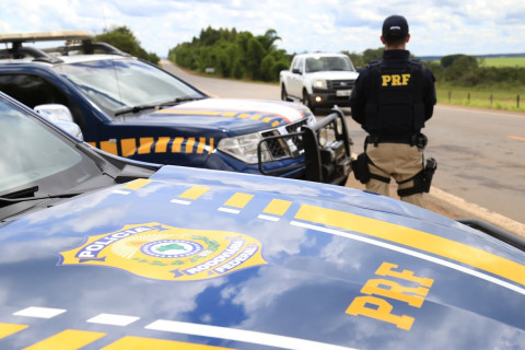 Justiça Federal condena União a indenizar família de homem mortos asfixiado em carro da PRF em R$ 1 milhão