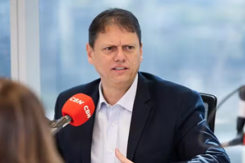Tarcísio afirma que Polícia Civil cumprirá decisão do STF e compartilhará provas do caso Dark Horse com a PF