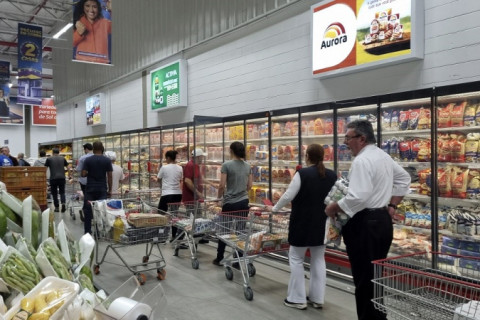 Confiança do consumidor tem leve alta em dezembro, aponta FGV