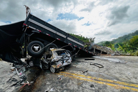Acidente entre veículos deixa 38 mortos em Minas Gerais
