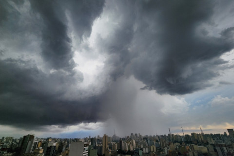 Inmet emite alerta de perigo para temporais em todo o país